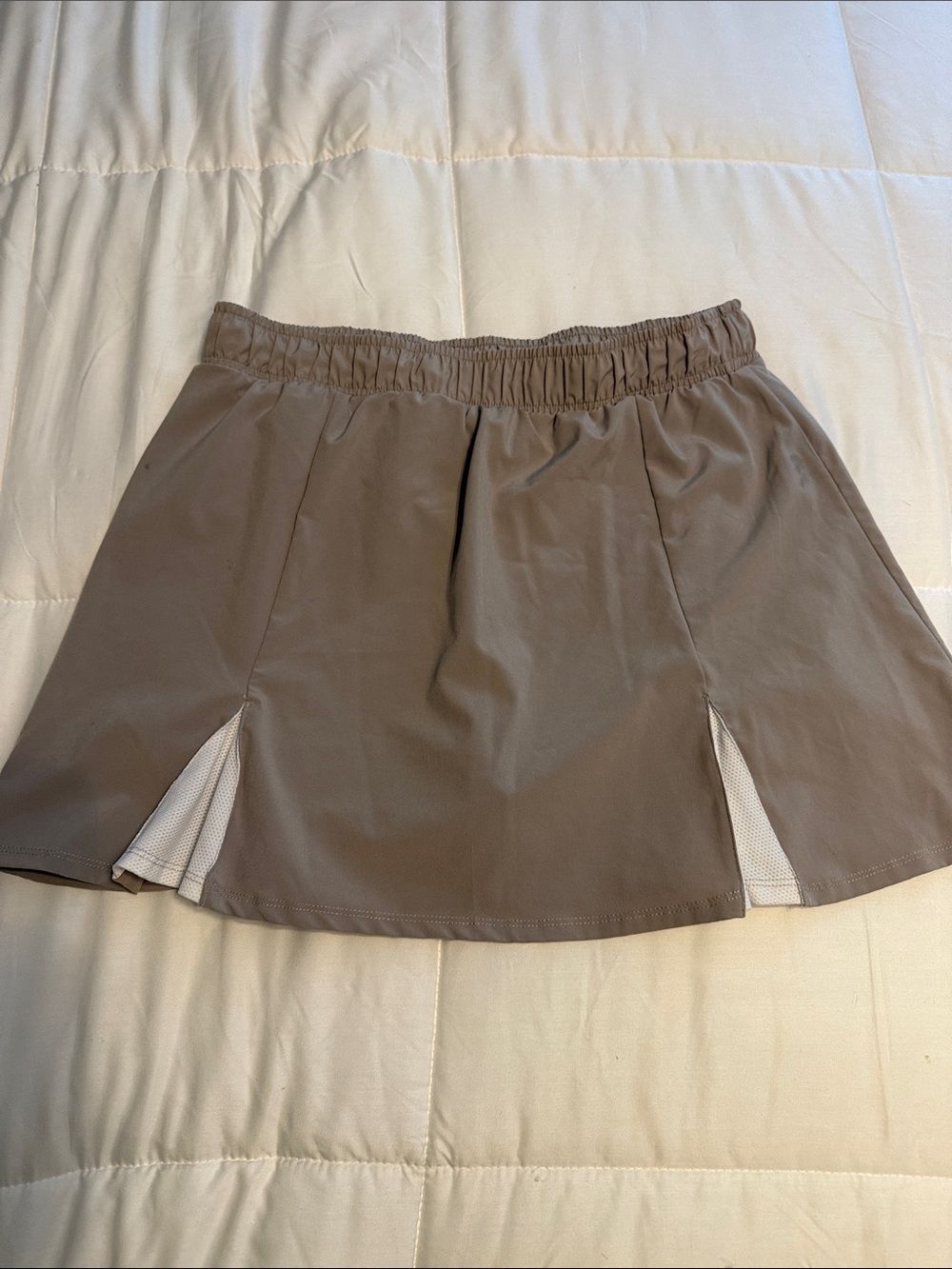 Women’s Taupe Athletic Skort with White Inserts size large